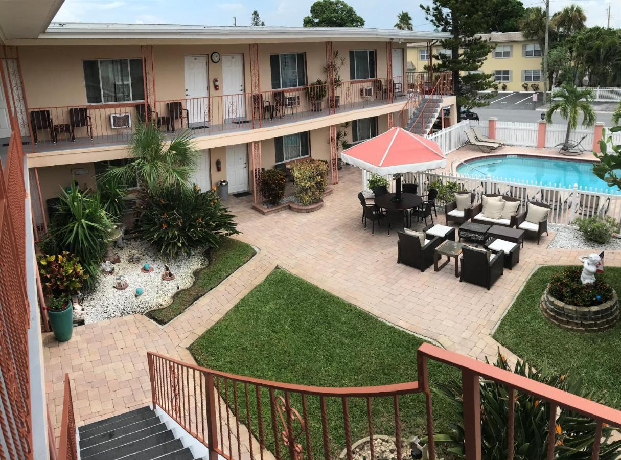 Carlton House Motel And Suites St. Pete Beach Exteriör bild