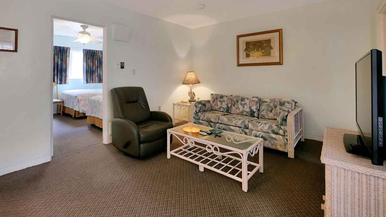 Carlton House Motel And Suites St. Pete Beach Exteriör bild