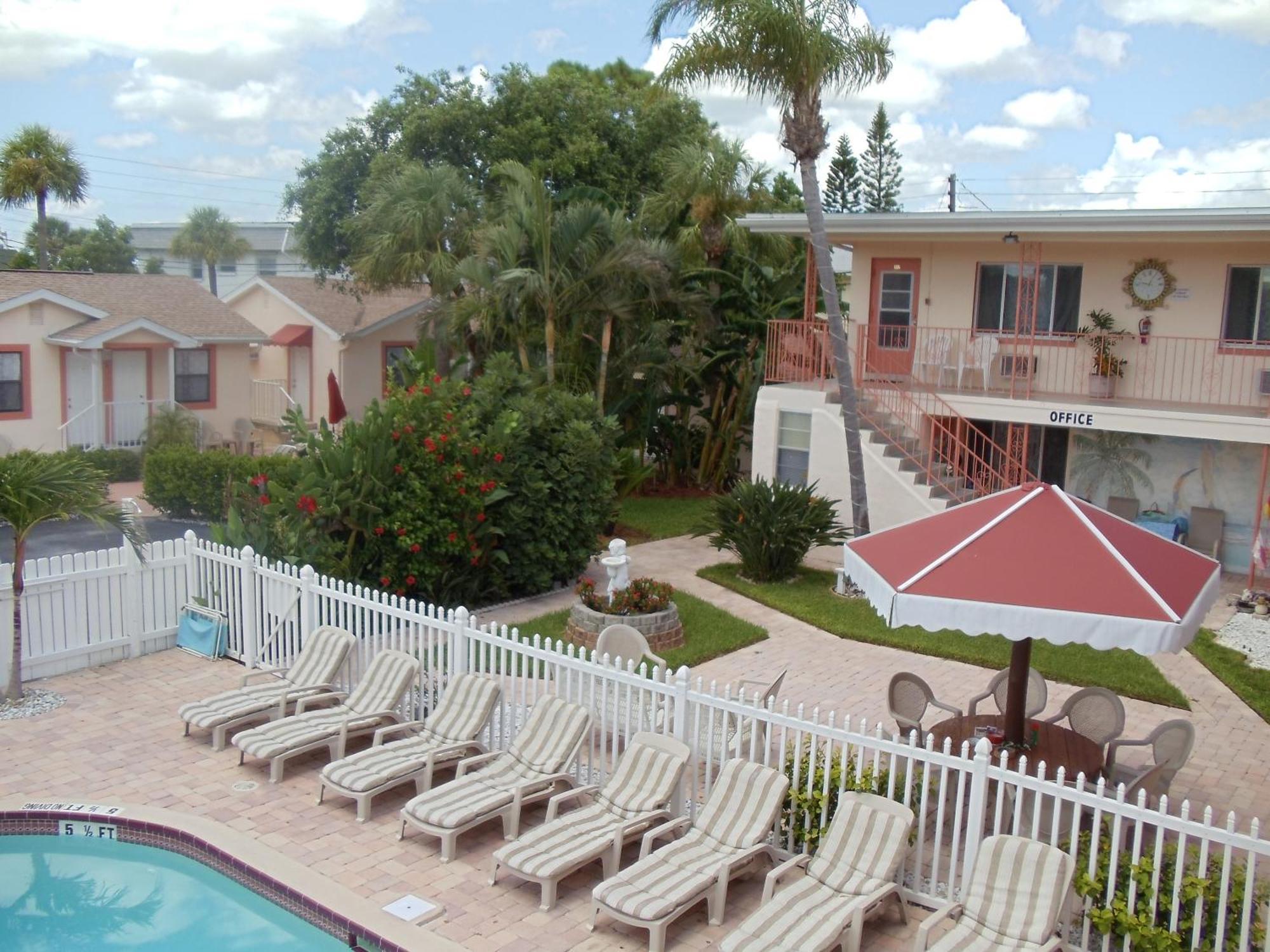 Carlton House Motel And Suites St. Pete Beach Exteriör bild